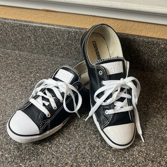 Converse Chuck Taylor All Star Lace Up Low Classic Black Leather Shoe Women Sz 8 - Picture 2 of 11